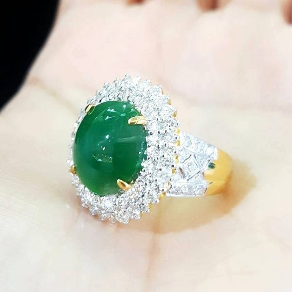 10030029 แหวนหยกพม่าล้อมเพชรสวยมาก หยกพม่ามีใบเซอร์ LAB GEM